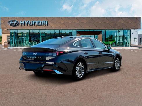 New 2025 Hyundai Sonata Limited image 7