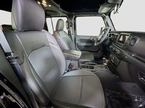 Used 2023 Jeep Gladiator Sport AWD/4WD image 26