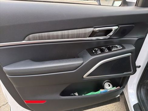 Used 2025 Kia Telluride EX w/ EX Captain's Chair Package image 6