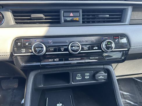 Used 2023 Honda Pilot Elite image 16