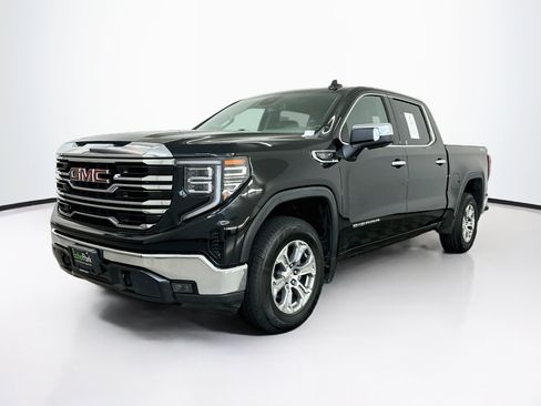 Used 2025 GMC Sierra 1500 SLT AWD/4WD image 3