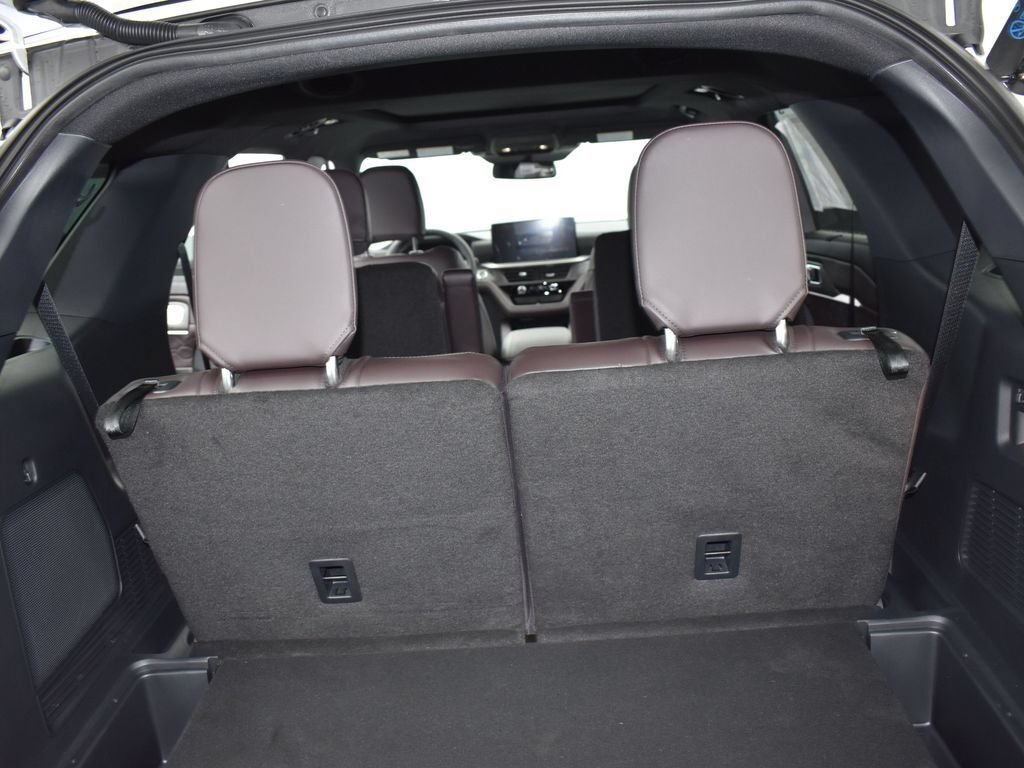 Used 2025 Ford Explorer Platinum w/ Ultimate Package RWD image 19