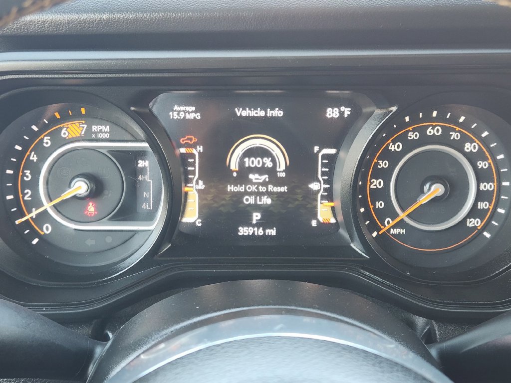 Used 2025 Jeep Wrangler Unlimited Sahara AWD/4WD image 16