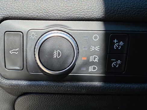 Used 2020 Ford Explorer XLT w/ Equipment Group 202A AWD/4WD image 27