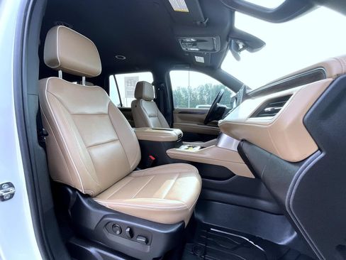 Used 2022 Chevrolet Tahoe Premier AWD/4WD image 16