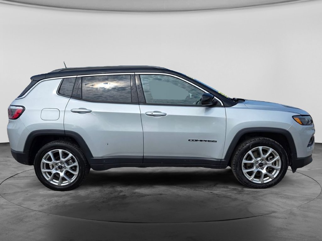 Used 2025 Jeep Compass Limited AWD/4WD image 8