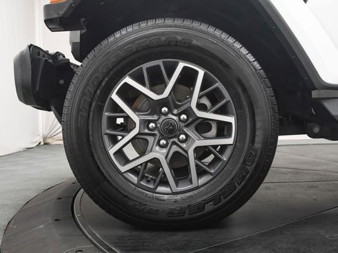 Used 2024 Jeep Wrangler Sahara image 28