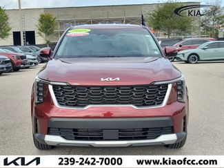 Certified 2025 Kia Sorento LX FWD video 2