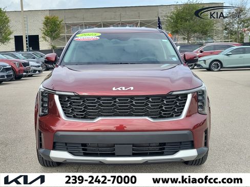 Certified 2025 Kia Sorento LX FWD image 2