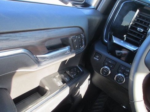 New 2026 GMC Sierra 1500 SLT w/ SLT Convenience Package image 14