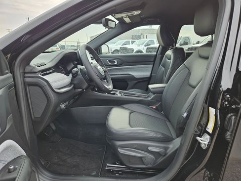 New 2026 Jeep Compass Latitude image 9