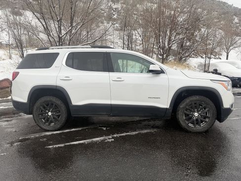 Used 2018 GMC Acadia SLT image 2