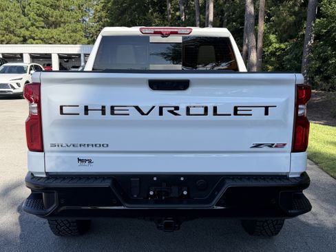 Used 2024 Chevrolet Silverado 1500 ZR2 w/ Technology Package AWD/4WD image 9