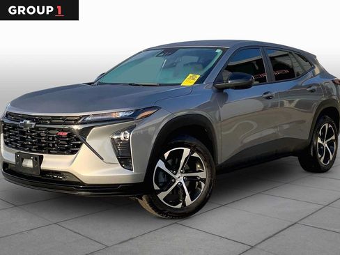 Used 2024 Chevrolet Trax RS FWD image 1