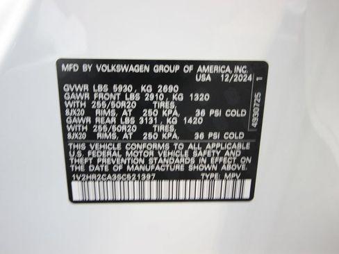 Used 2025 Volkswagen Atlas SE AWD/4WD image 35