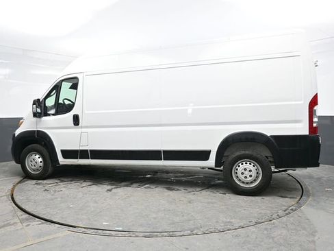 Used 2024 RAM ProMaster 2500 w/ Convenience Group FWD image 4