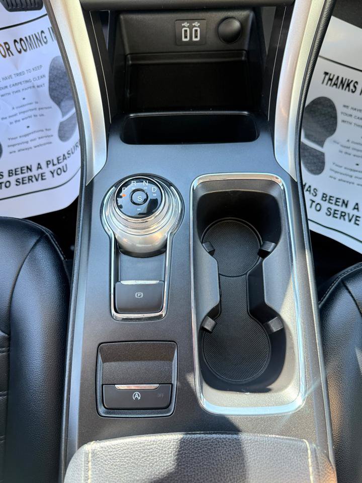 Used 2019 Ford Fusion SEL FWD image 28