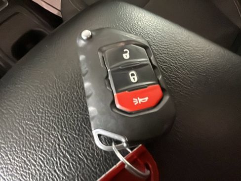 Used 2024 Jeep Wrangler Unlimited AWD/4WD image 23