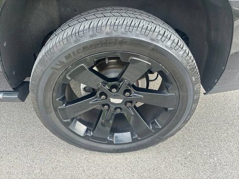 Used 2018 Cadillac Escalade Premium Luxury RWD image 22
