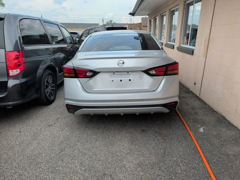 Used 2020 Nissan Altima 2.5 S FWD image 12