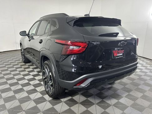 Used 2025 Chevrolet Trax RS w/ Sunroof Package image 9