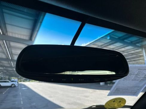 Used 2004 Chevrolet SSR w/ Preferred Equipment Group image 32