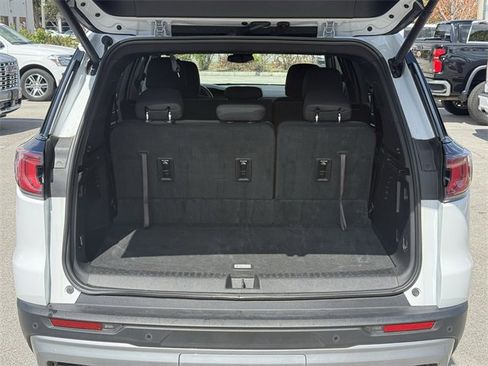 Used 2025 GMC Acadia Elevation image 12