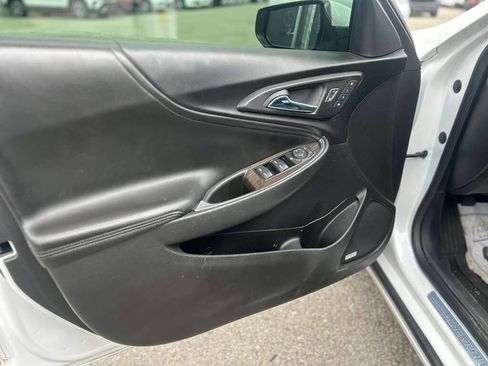 Used 2018 Chevrolet Malibu Premier FWD image 9
