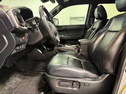 Used 2021 Toyota Tacoma TRD Off-Road w/ TRD Premium Off Road Package image 13