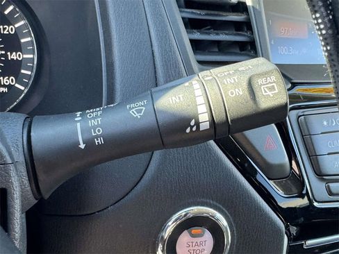 Used 2020 Nissan Pathfinder S image 22