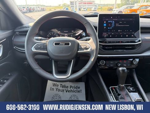 Used 2025 Jeep Compass Trailhawk AWD/4WD image 13
