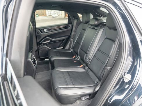 Used 2023 Porsche Cayenne Platinum Edition image 36