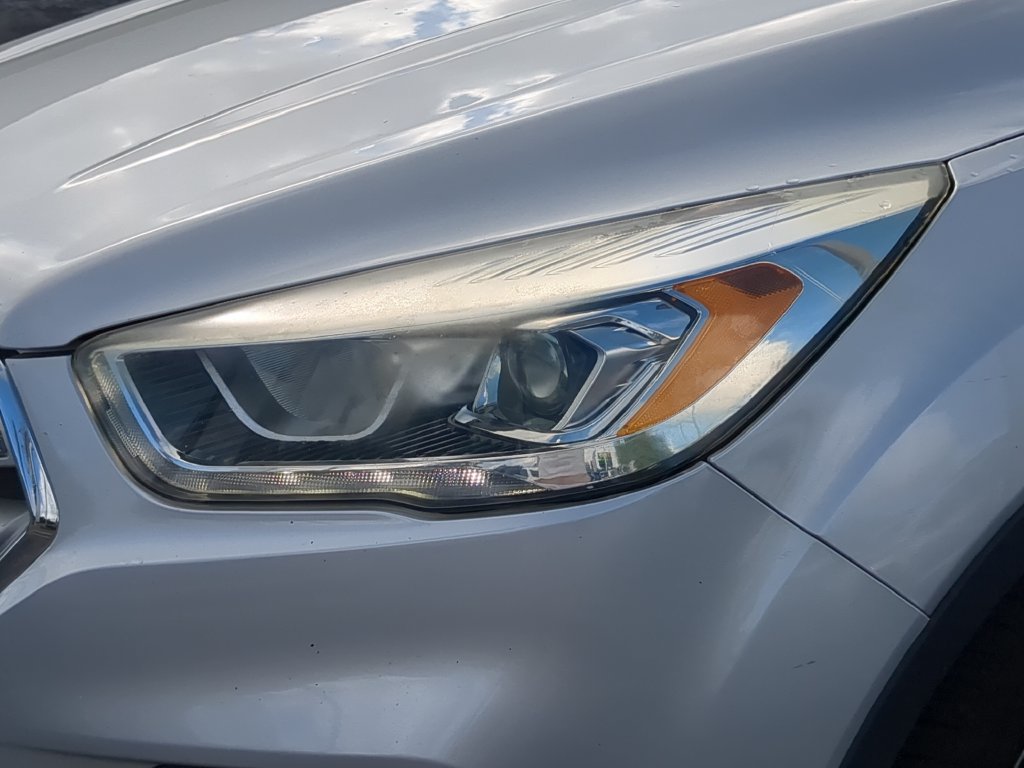 Used 2018 Ford Escape SEL w/ Ford Safe & Smart Package FWD image 8