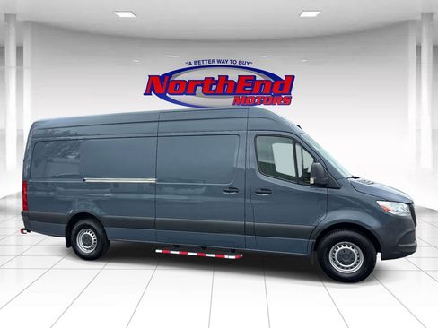 Used 2021 Mercedes-Benz Sprinter 2500 image 2