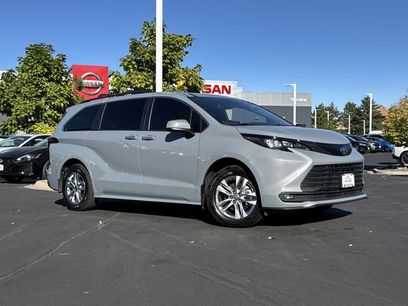 Used 2022 Toyota Sienna XLE Woodland Edition