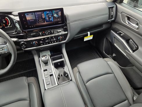New 2026 Nissan Pathfinder SL w/ SL Premium Package FWD image 13