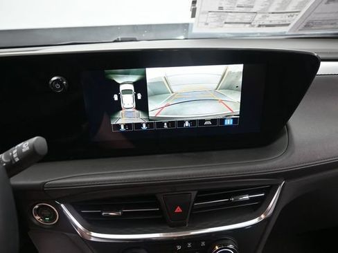 Used 2024 Buick Encore GX Preferred w/ Comfort Package FWD image 27