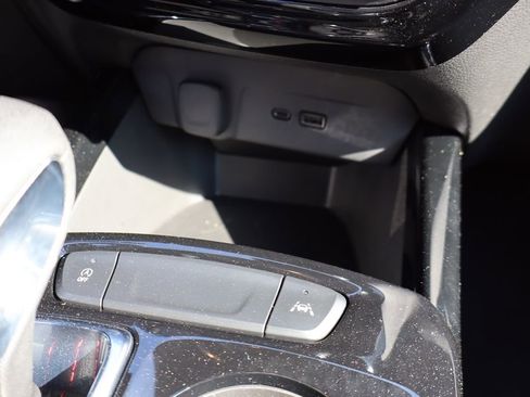 Used 2024 Chevrolet Trax RS w/ Driver Confidence Package image 22