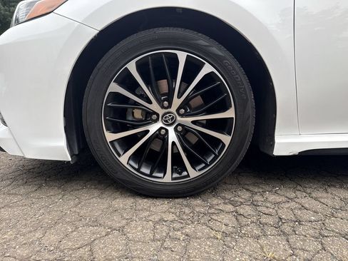 Used 2019 Toyota Camry SE FWD image 10