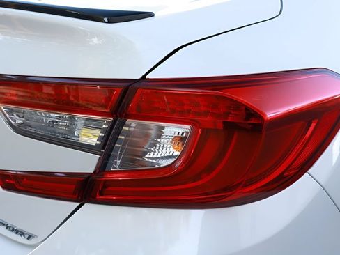Used 2021 Honda Accord Sport image 12
