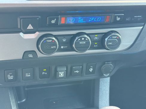 Used 2023 Toyota Tacoma Limited image 19