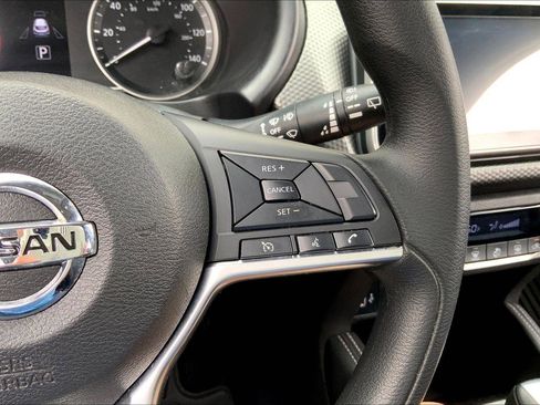 Used 2018 Nissan Kicks SV image 17