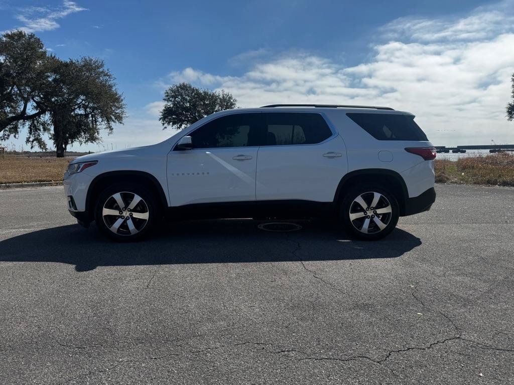 Used 2019 Chevrolet Traverse LT w/ LT Premium Package FWD image 2