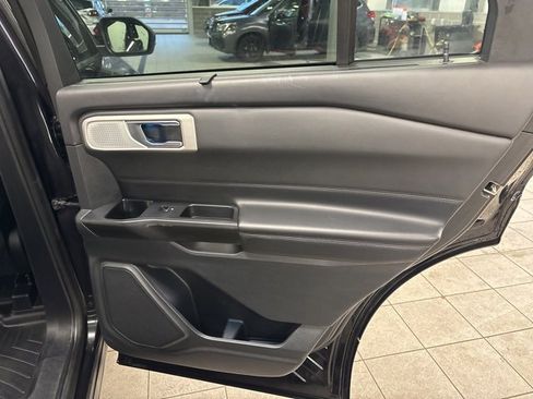 Used 2020 Ford Explorer Platinum w/ Premium Technology Package image 15