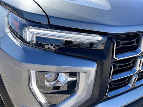 Certified 2025 GMC Canyon AT4 w/ AT4 Premium Package image 33