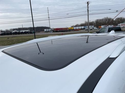 Used 2025 Buick Enclave Avenir w/ Super Cruise Package image 4