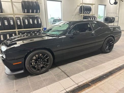 Used 2023 Dodge Challenger SRT Hellcat RWD image 2