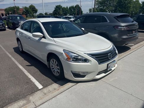 Used 2015 Nissan Altima 2.5 S w/ Power Driver Seat Package FWD image 1
