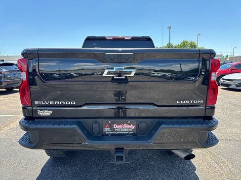 Used 2022 Chevrolet Silverado 2500 Custom w/ Custom Value Package AWD/4WD image 5