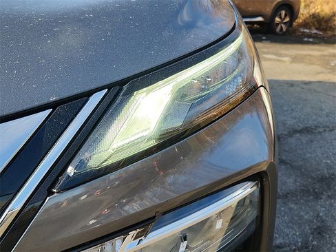 Certified 2022 Nissan Rogue SV image 10